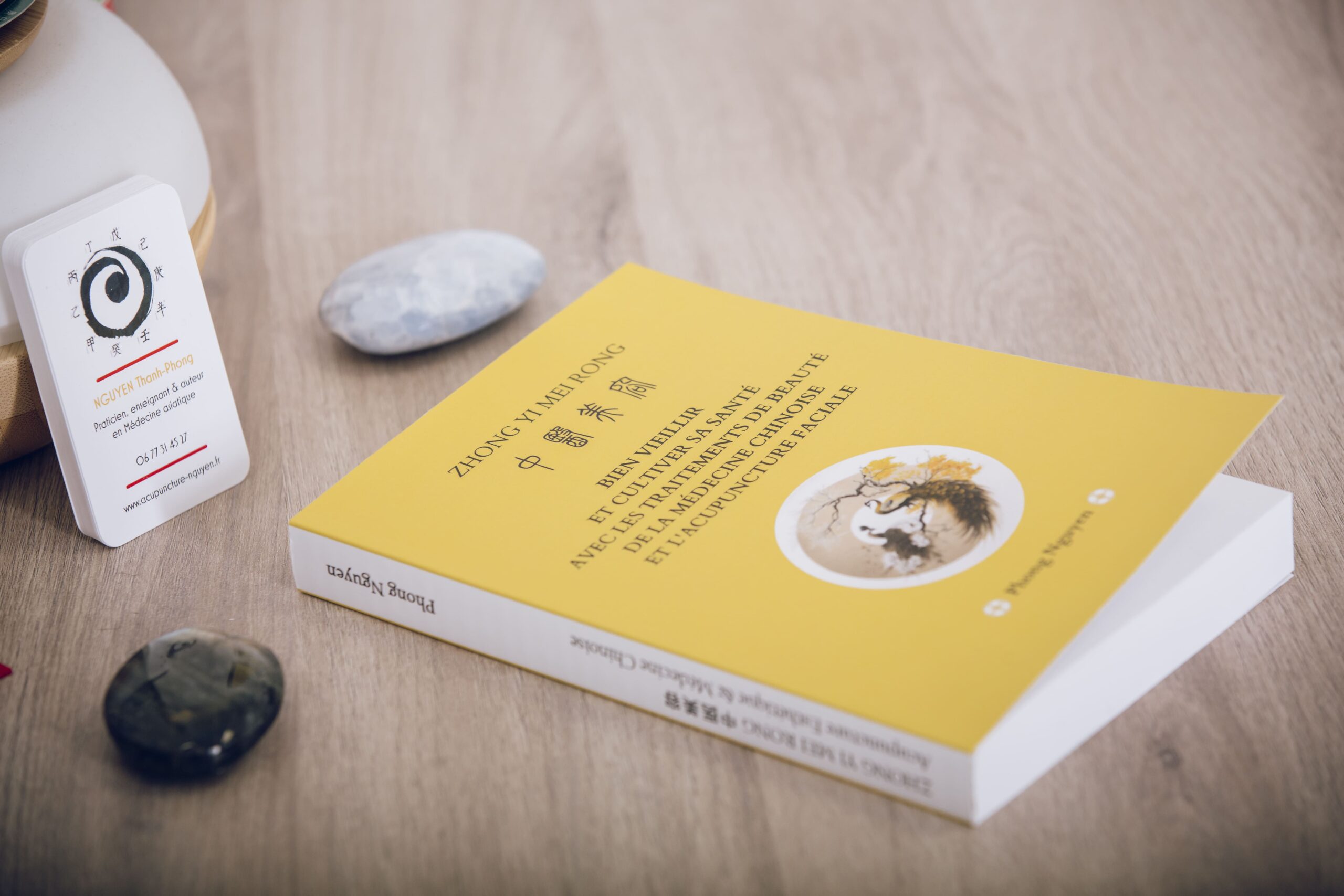 Le livre de Phong Bien vieillir et cultiver sa santé avec les traitements de beauté de la médecine chinoise et l'acupuncture faciale